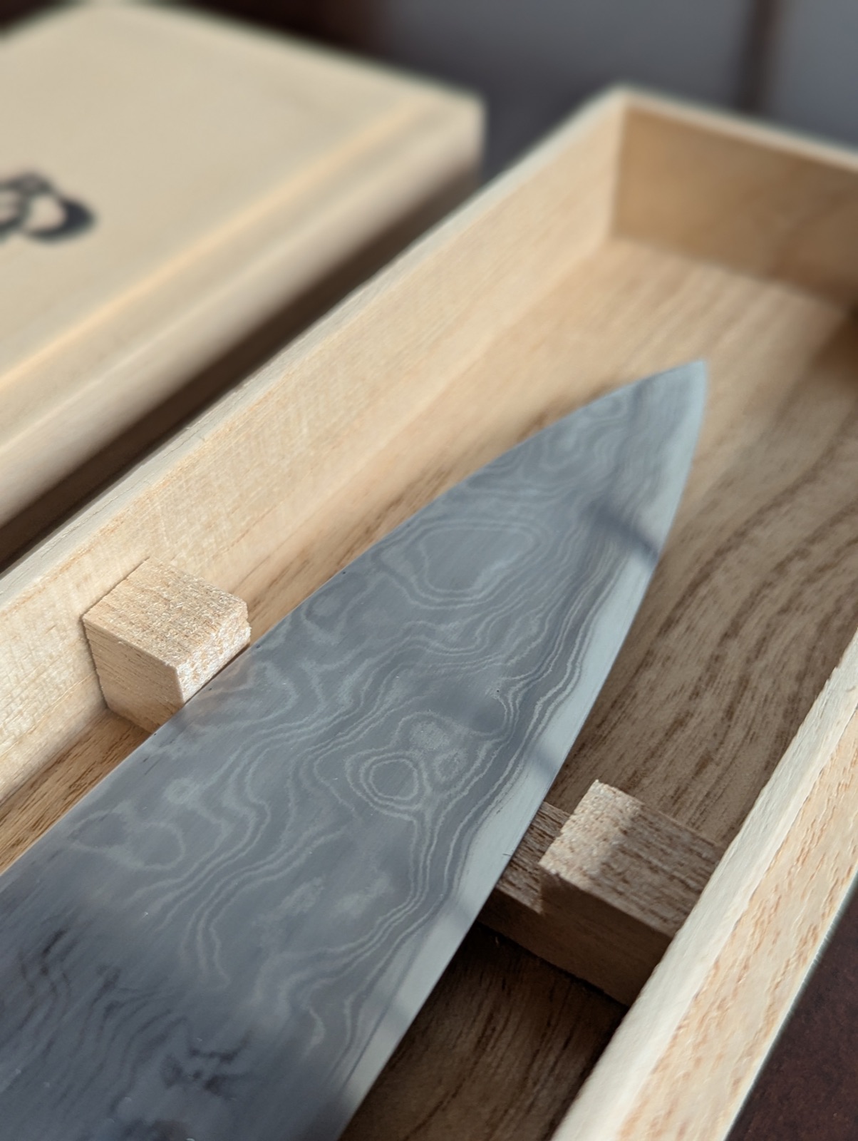 Close-up of the Shigefusa blade tip showing flowing kitaeji steel pattern