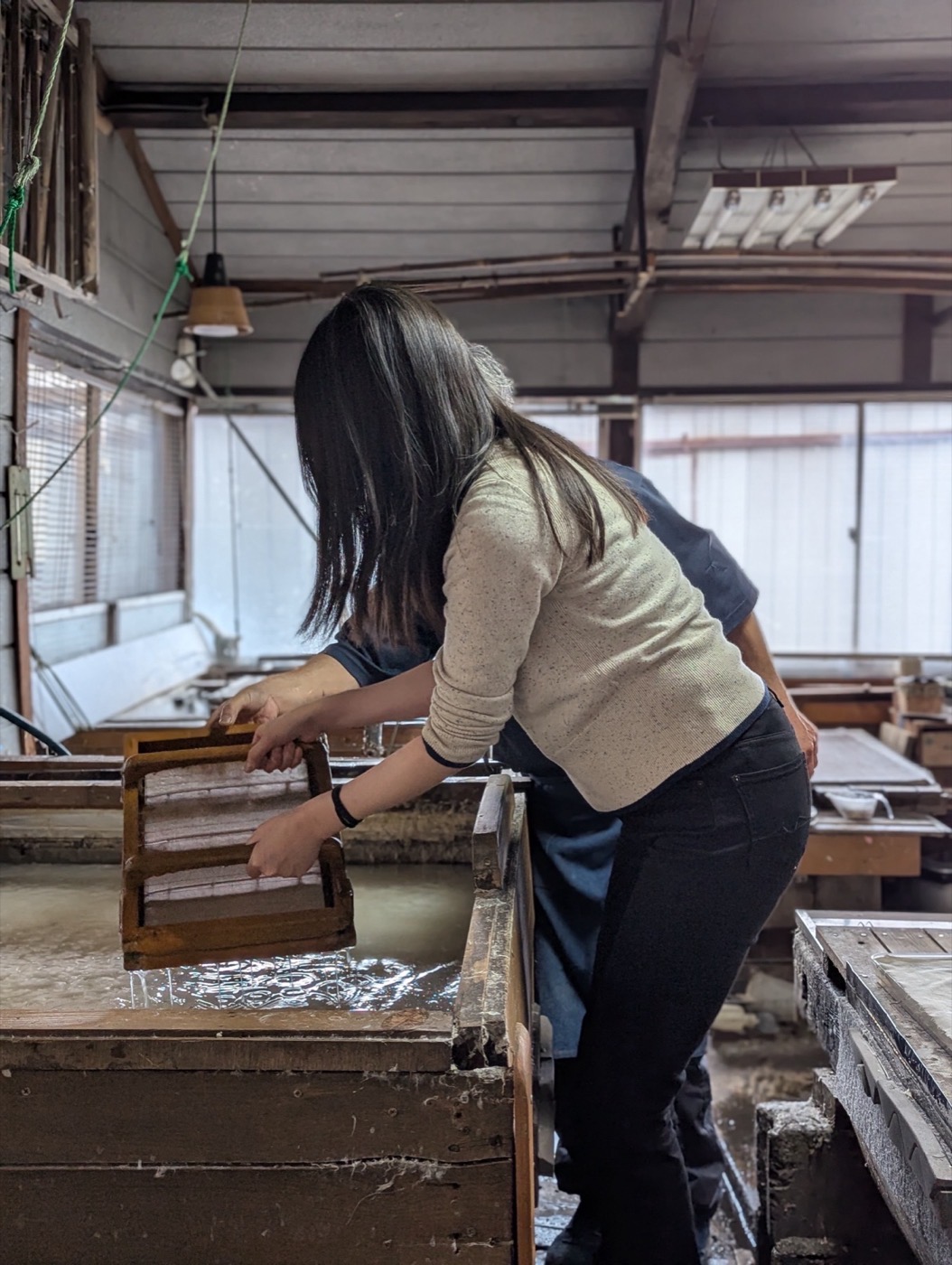 Dipping a wooden sugeta frame into the vat of mulberry pulp at Shinshu Matsuzaki workshop